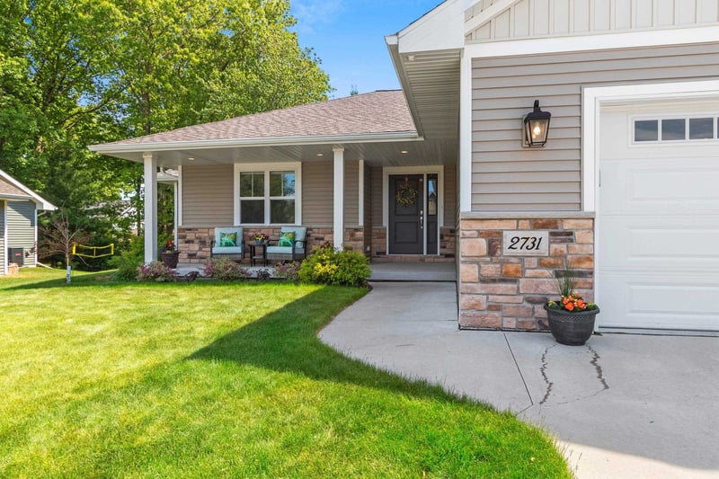 2731 Crestwood Springs Ct, Green Bay, WI 54304-4521