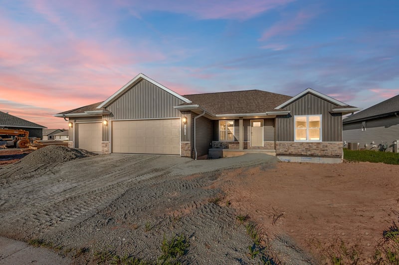 1418 Divinity Dr, De Pere, WI 54115