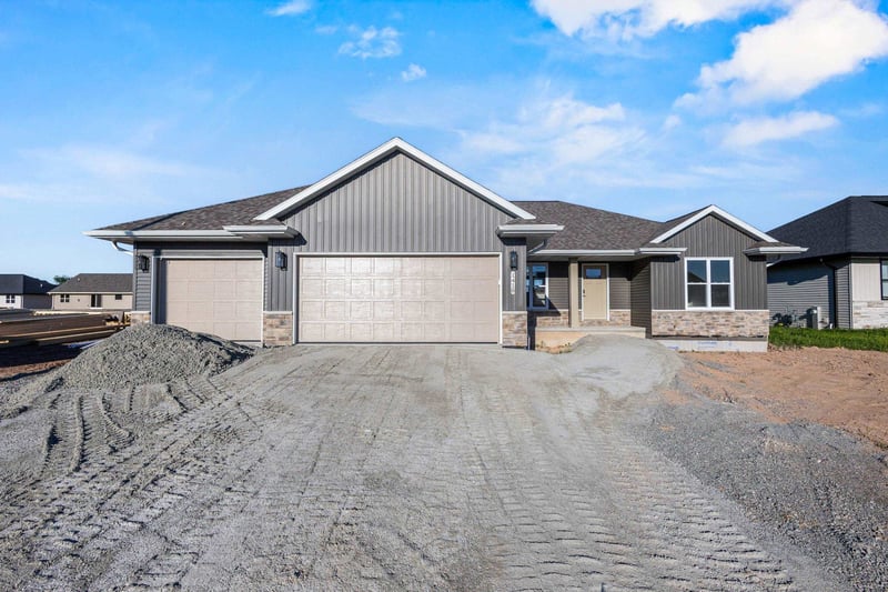 1418 Divinity Dr, De Pere, WI 54115