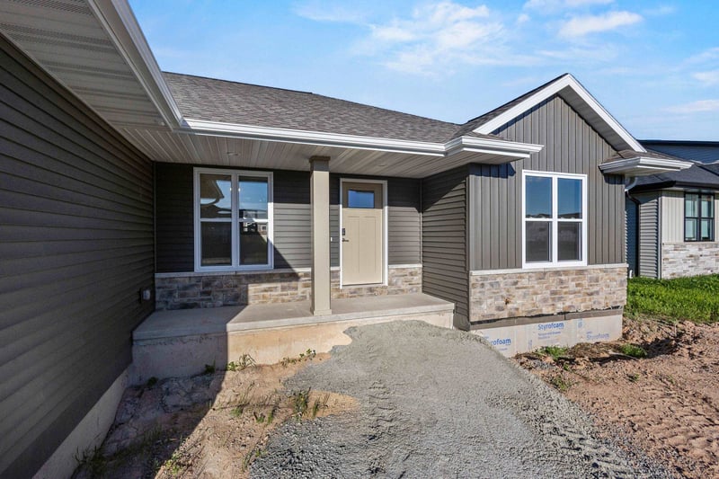 1418 Divinity Dr, De Pere, WI 54115
