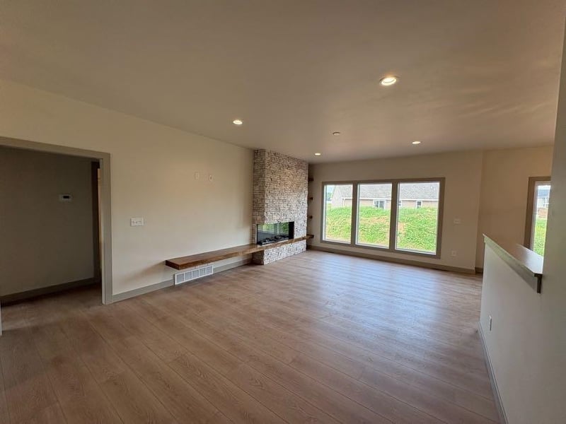 1399 Crossroads Dr, De Pere, WI 54115