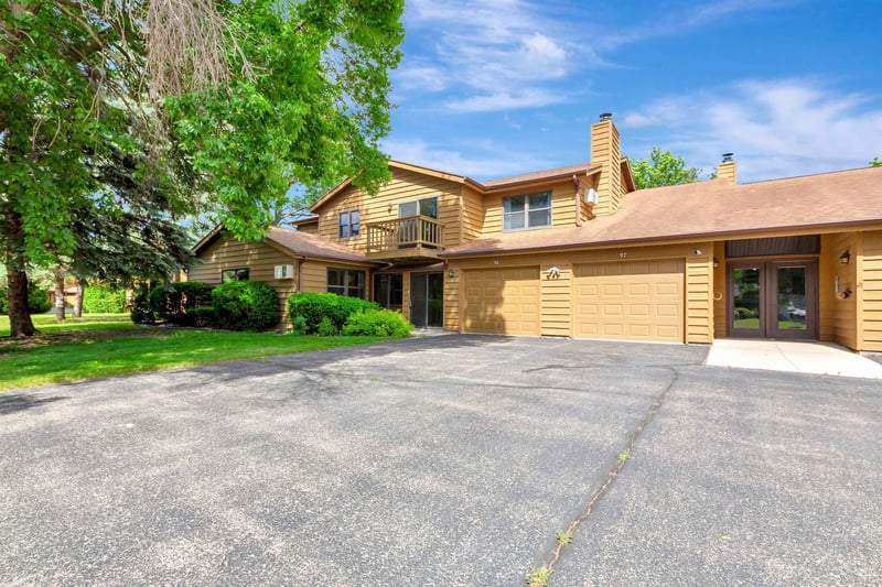 940 Babcock St #97, Neenah, WI 54956