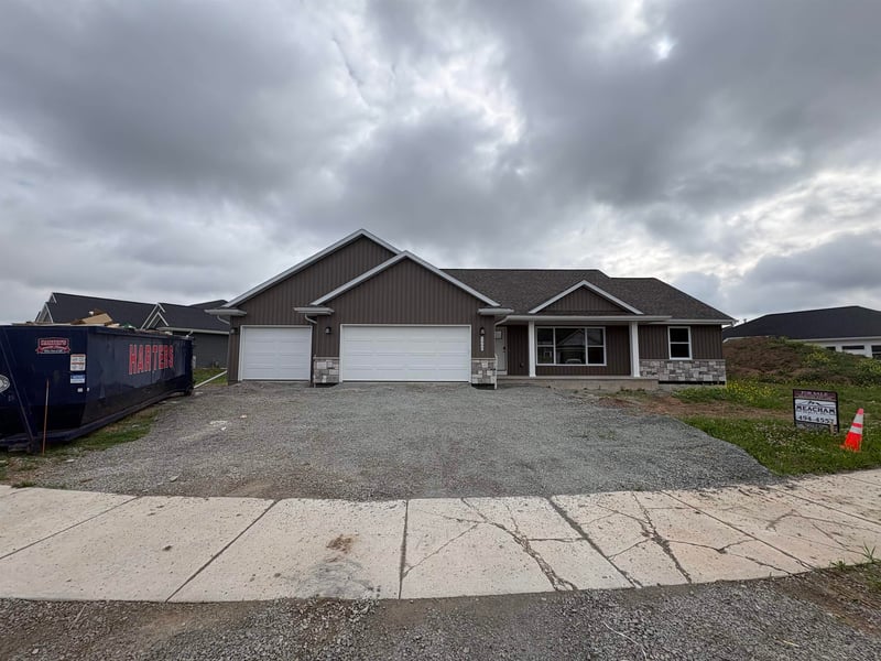 1400 Divinity Dr, De Pere, WI 54115