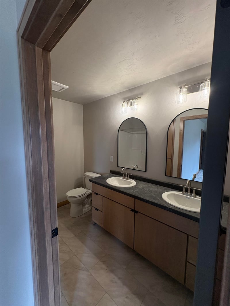 1400 Divinity Dr, De Pere, WI 54115