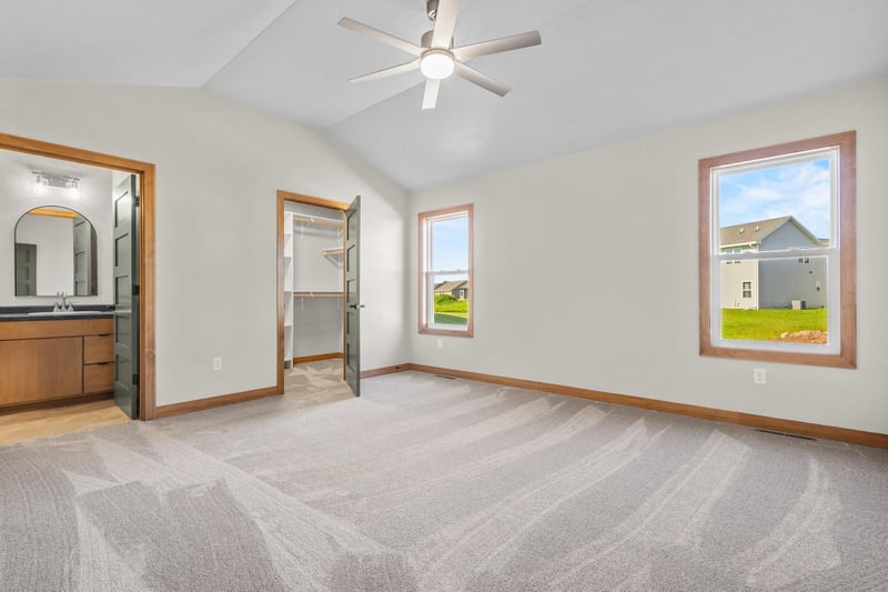 1400 Divinity Dr, De Pere, WI 54115