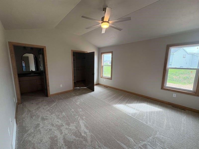 1400 Divinity Dr, De Pere, WI 54115