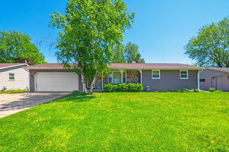 2430 Heather Rd, Green Bay, WI 54311
