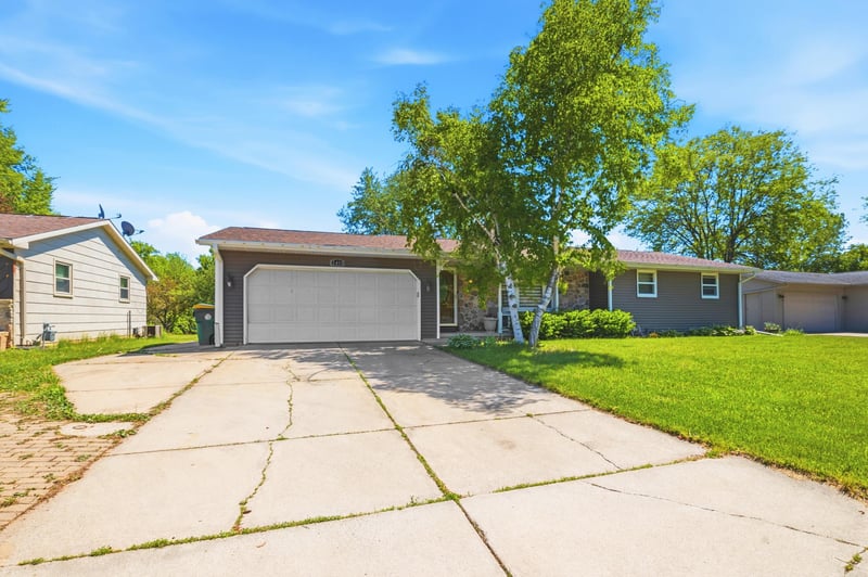 2430 Heather Rd, Green Bay, WI 54311