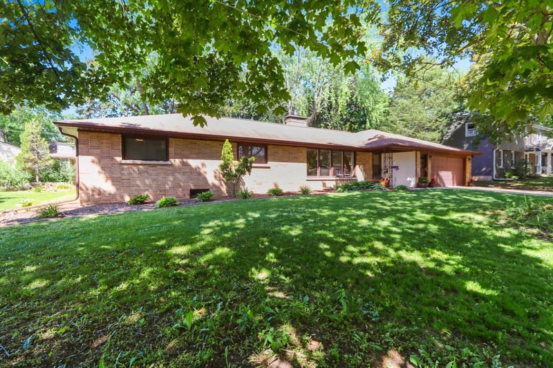 231 Sioux Ln, Green Bay, WI 54301