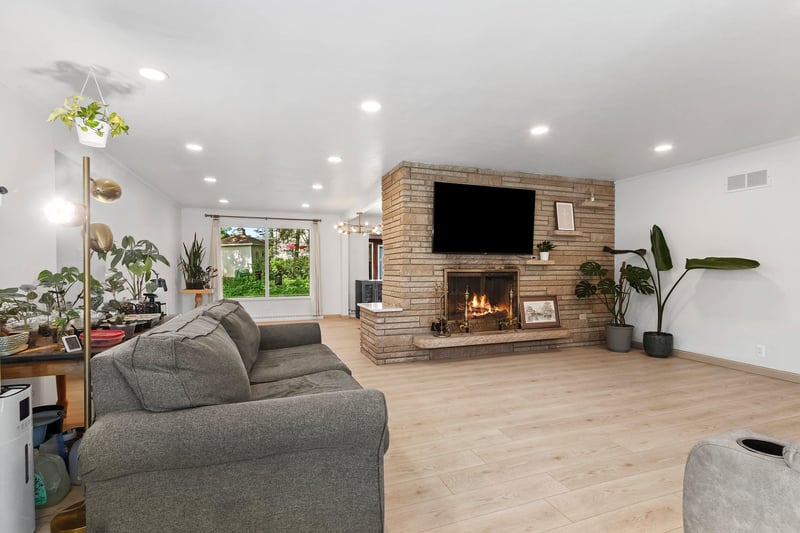 231 Sioux Ln, Green Bay, WI 54301