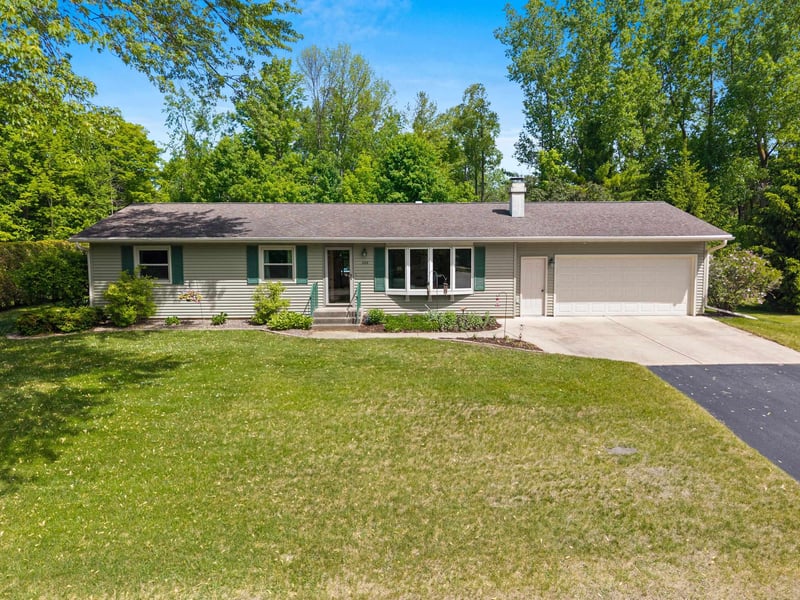 204 Highland Dr, Oconto Falls, WI 54154