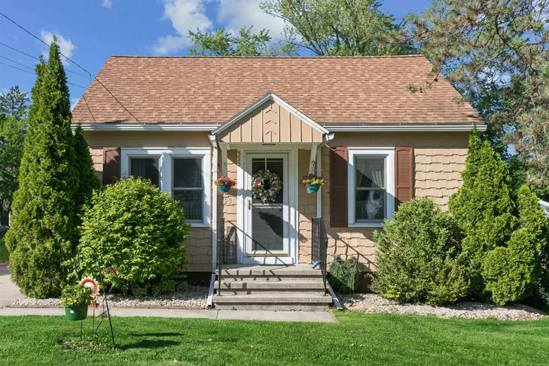 323 Mission Rd, Green Bay, WI 54301