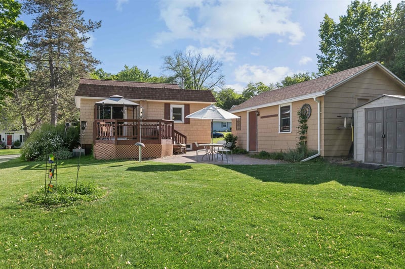 323 Mission Rd, Green Bay, WI 54301