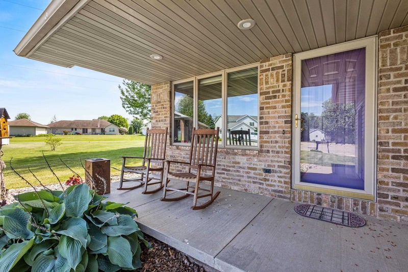 N9513 Cathy Ct, Appleton, WI 54915