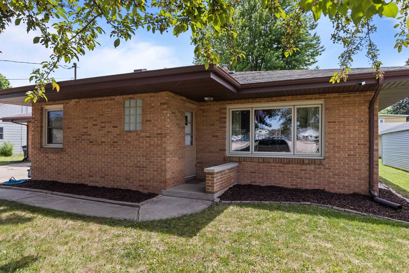 1125 Coolidge Ave, Oshkosh, WI 54902-3435