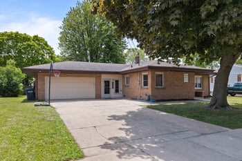 1125 Coolidge Ave, Oshkosh, WI 54902-3435