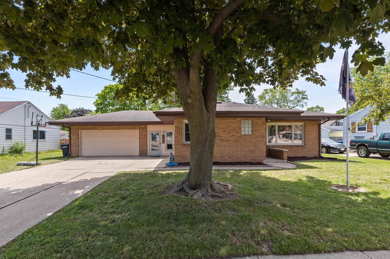 1125 Coolidge Ave, Oshkosh, WI 54902-3435