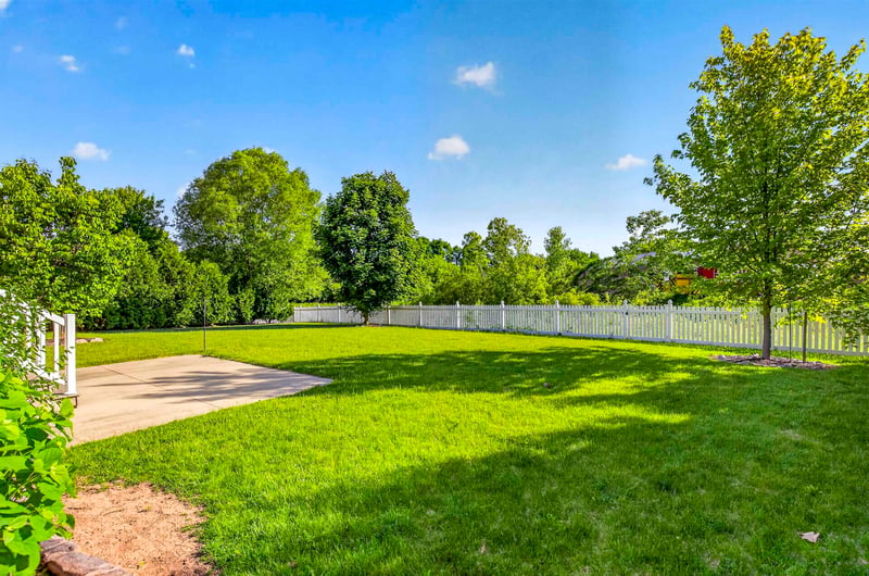 2125 Windflower Dr, Neenah, WI 54956