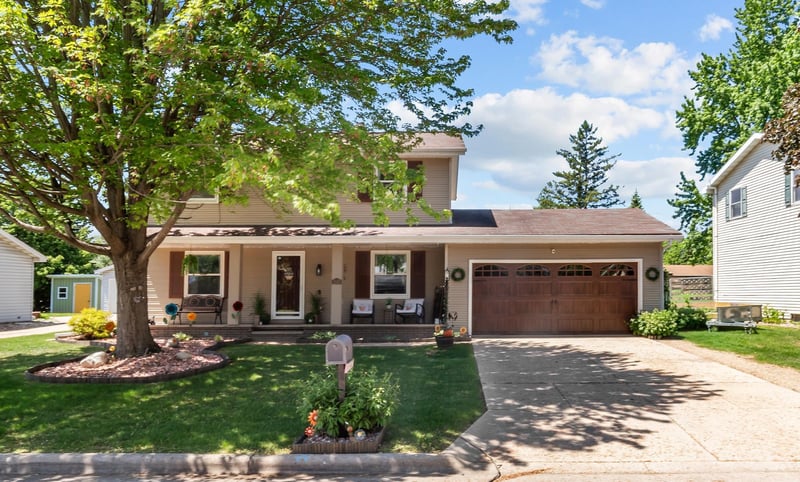 1147 Green Acres Ln, Neenah, WI 54956