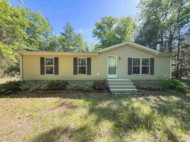 12323 Leos Rd, Suring, WI 54174
