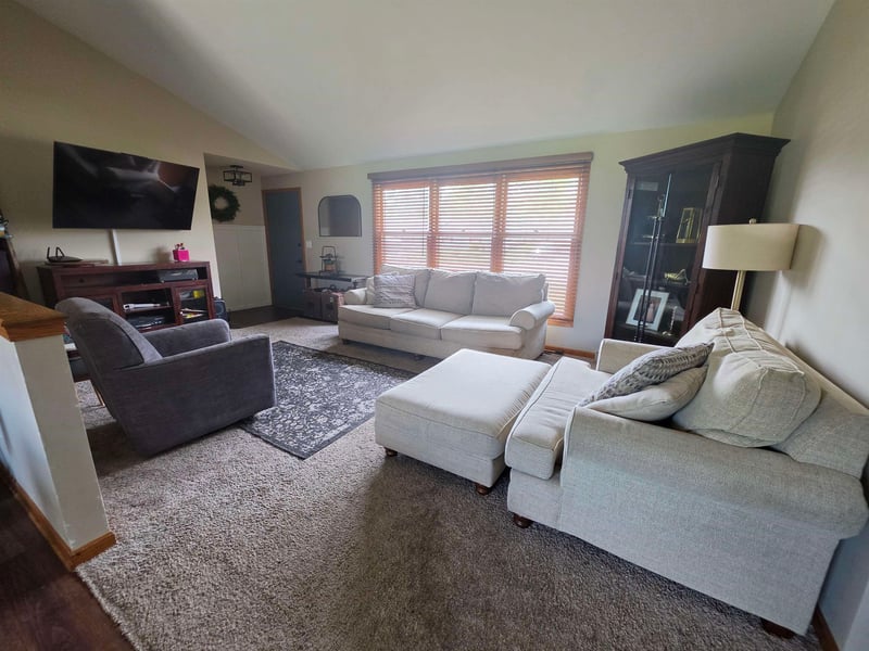 1264 Blue Ridge Dr, Green Bay, WI 54304
