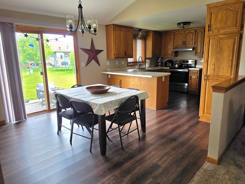 1264 Blue Ridge Dr, Green Bay, WI 54304