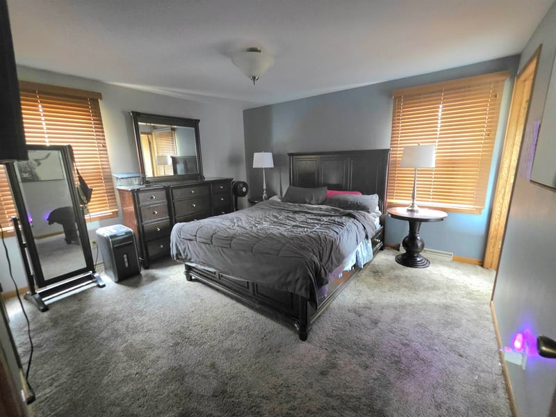 1264 Blue Ridge Dr, Green Bay, WI 54304