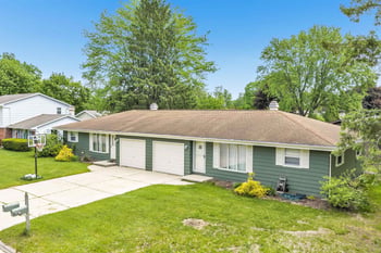 1715 Edgehill Dr, Green Bay, WI 54304