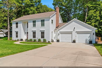 2595 Edgewood Ln, Green Bay, WI 54302-4881
