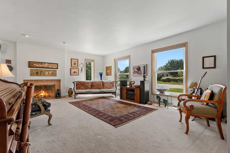 2595 Edgewood Ln, Green Bay, WI 54302-4881