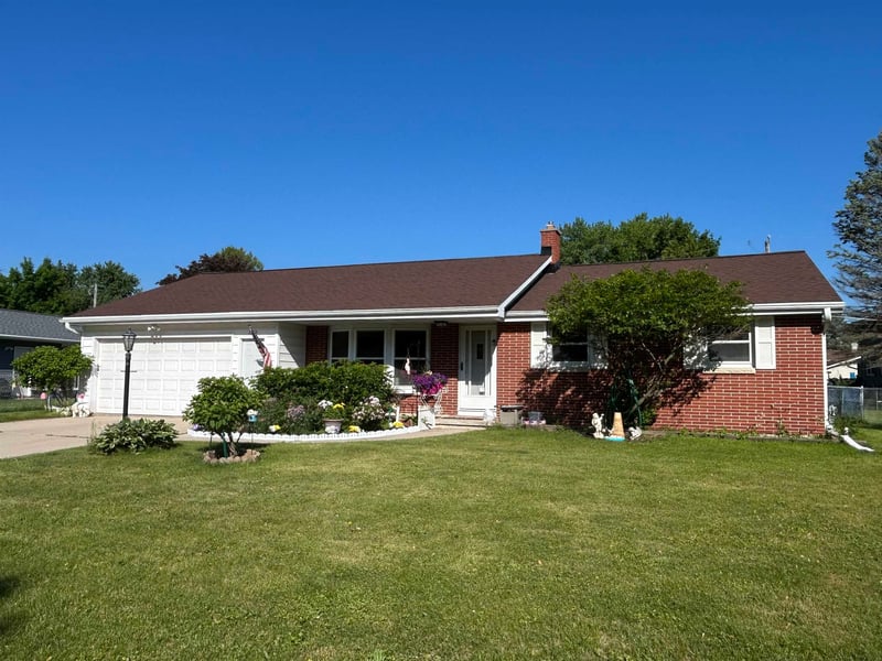 2276 Shady Ln, Green Bay, WI 54313