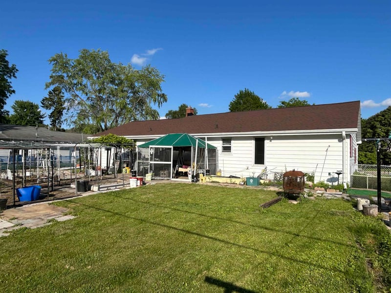 2276 Shady Ln, Green Bay, WI 54313
