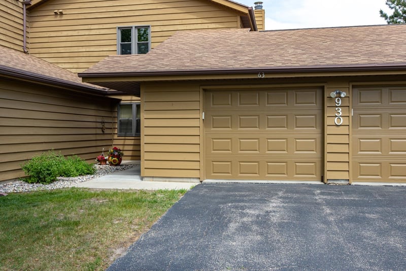 930 Manor Dr #63, Neenah, WI 54956