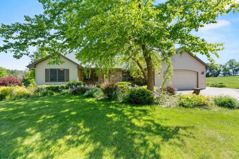 N2672 Butternut Rd, Hortonville, WI 54944