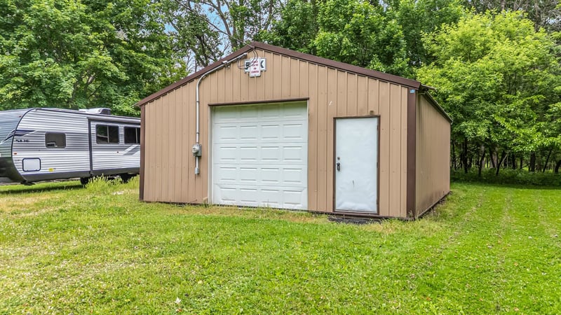 825 Welcome Rd, Menasha, WI 54952