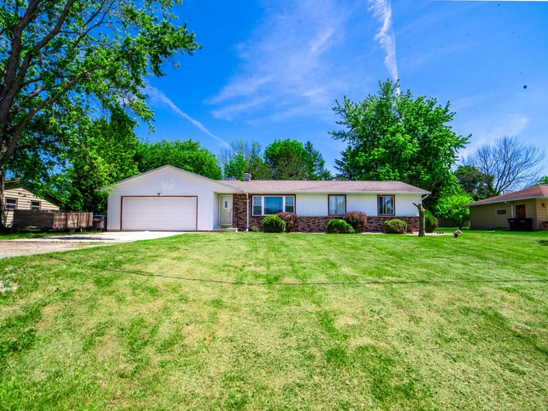 4212 Hillcrest Dr, Oneida, WI 54115