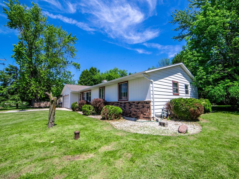 4212 Hillcrest Dr, Oneida, WI 54115