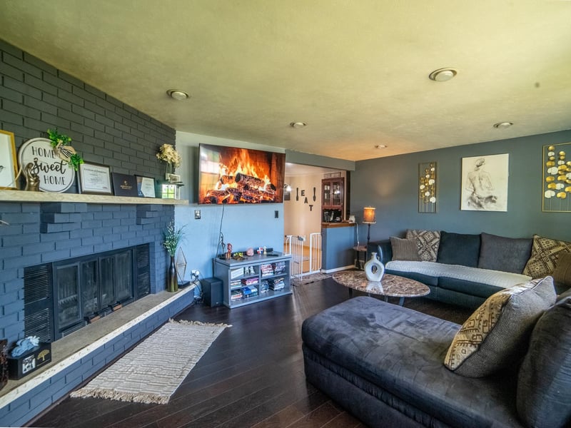 4212 Hillcrest Dr, Oneida, WI 54115