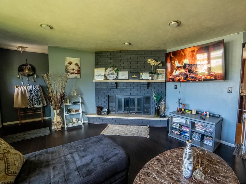 4212 Hillcrest Dr, Oneida, WI 54115