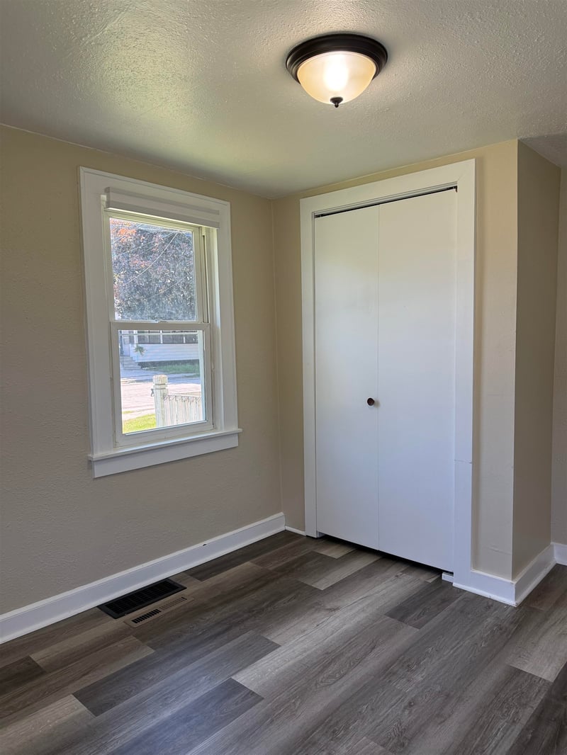 813 Roosevelt St, Menasha, WI 54952