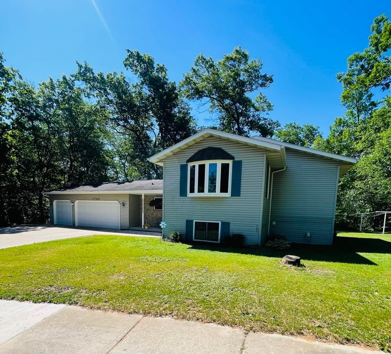 2769 Chief Hill Dr, Green Bay, WI 54313