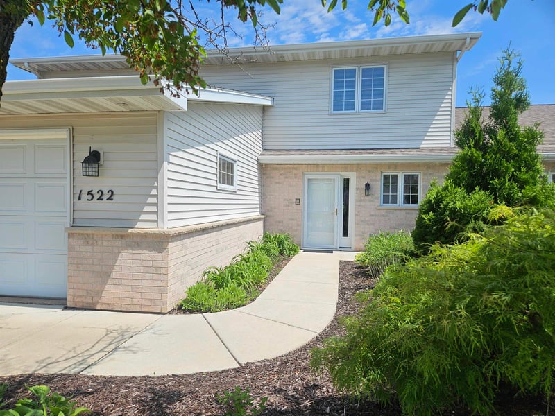 1522 River Pines Dr, Green Bay, WI 54311