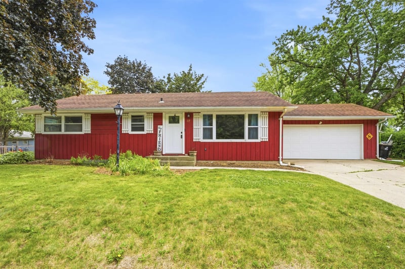 117 Hawthorne Ct, Chilton, WI 53014