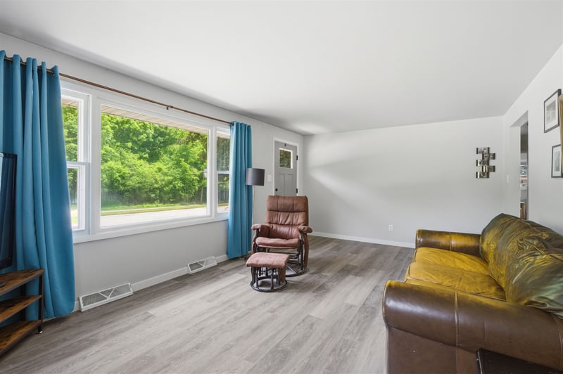117 Hawthorne Ct, Chilton, WI 53014