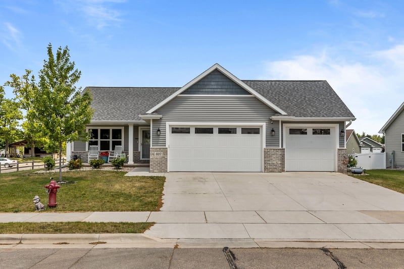607 5th St, Shawano, WI 54166