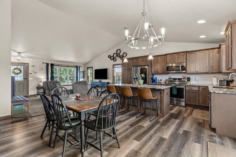 607 5th St, Shawano, WI 54166
