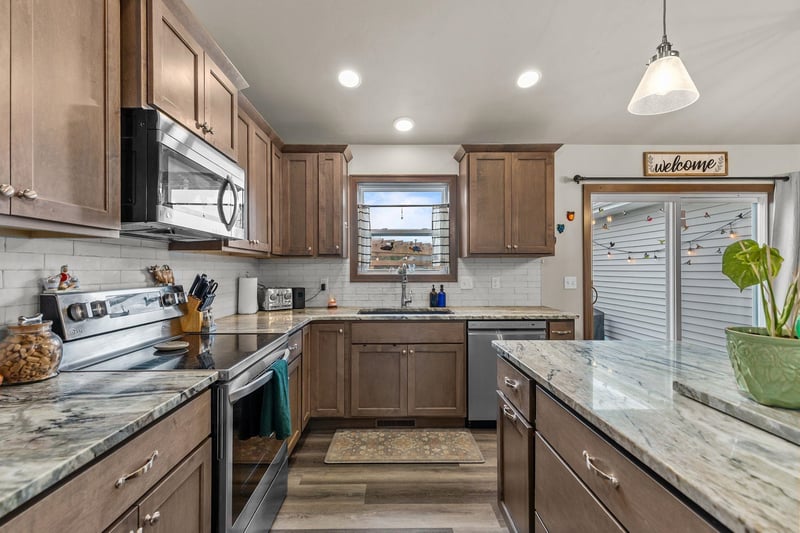 607 5th St, Shawano, WI 54166