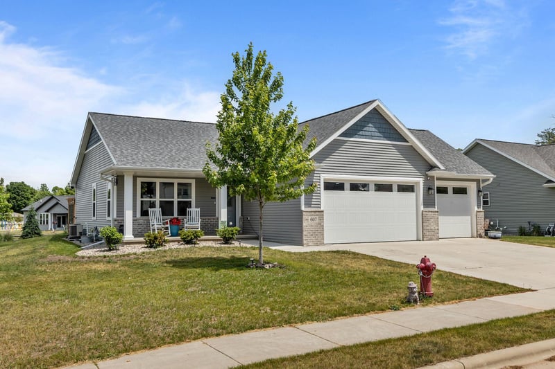 607 5th St, Shawano, WI 54166
