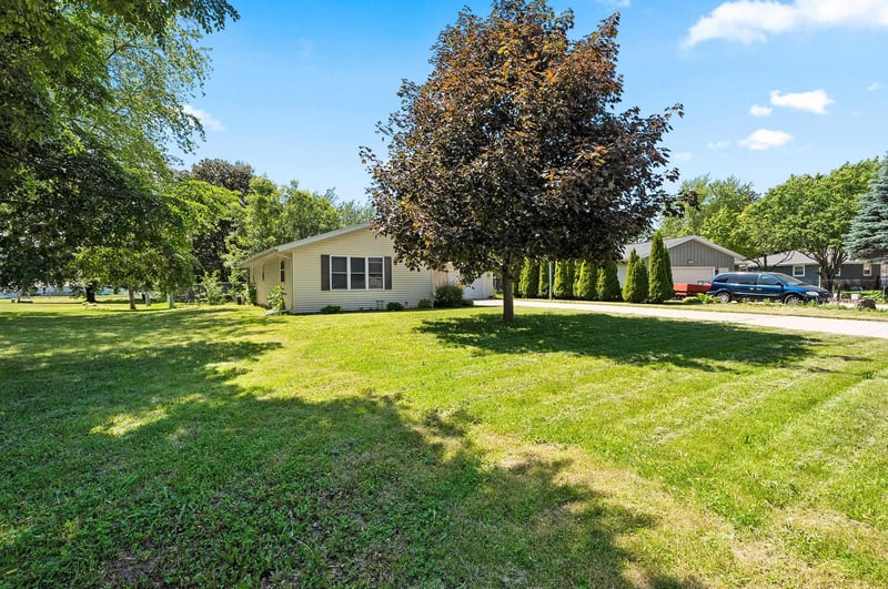 1545 Blossom Dr, Appleton, WI 54914