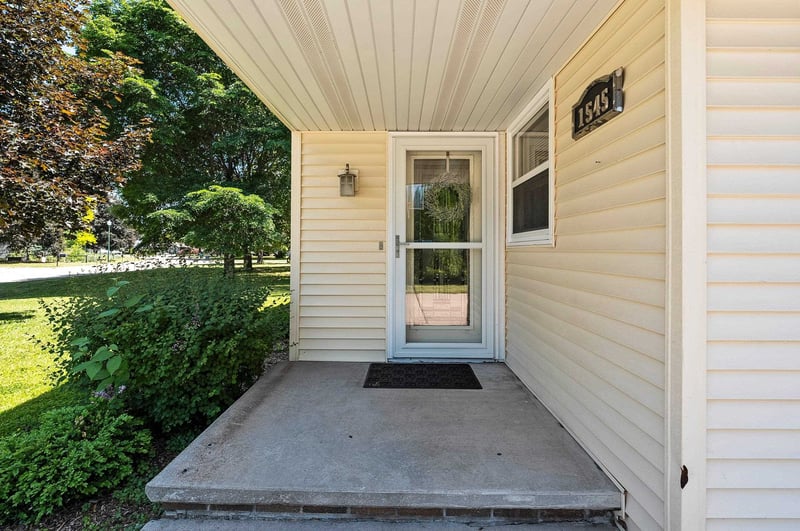 1545 Blossom Dr, Appleton, WI 54914